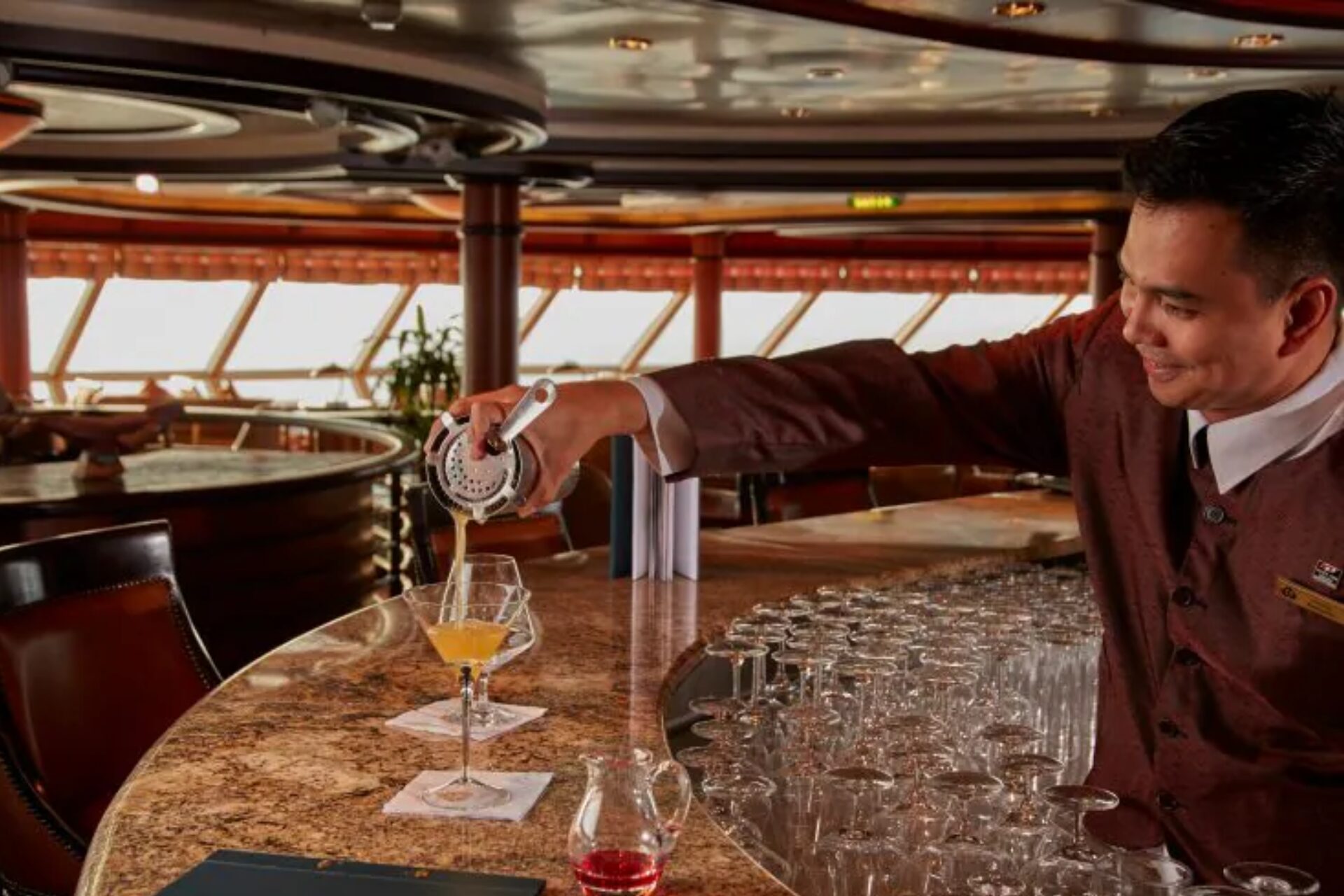 Bars and lounges on Queen Victoria